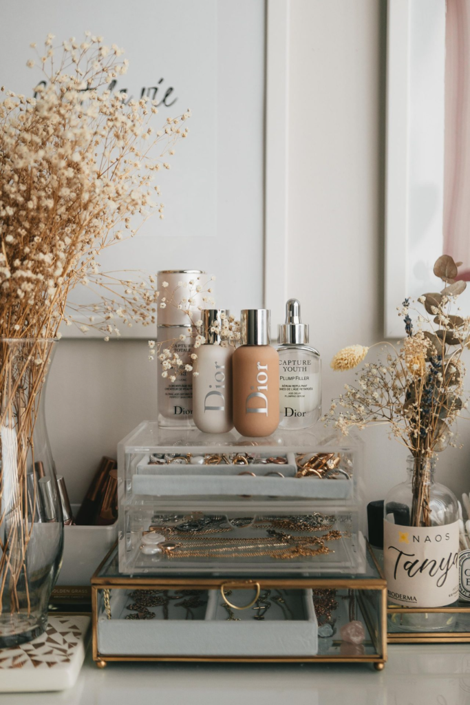 Dior make-up, sieraden, bloemen